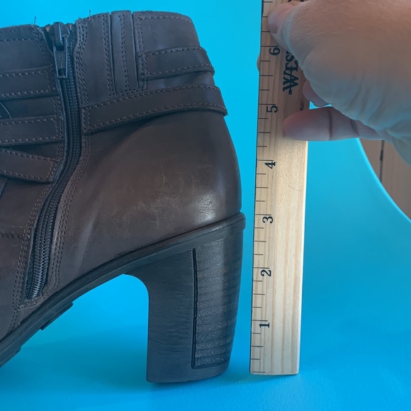 Clark’s Ankle Leather Boots - Picture 9 of 9